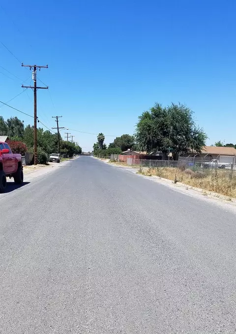 521 Walnut St, Pixley, CA 93256 photo 3