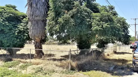 521 Walnut St, Pixley, CA 93256 photo 2