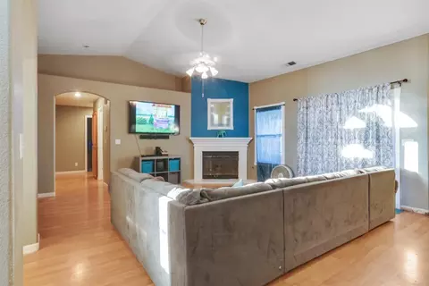 240 Riviera Dr, Lemoore, CA 93245 photo 8