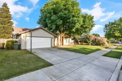 240 Riviera Dr, Lemoore, CA 93245 photo 3