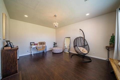 38 S Byron Dr, Lemoore, CA 93245 photo 4