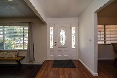 38 S Byron Dr, Lemoore, CA 93245 photo 3