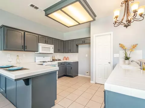 1666 Orange Cir, Lemoore, CA 93245 photo 6
