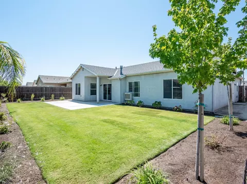 1666 Orange Cir, Lemoore, CA 93245 photo 3