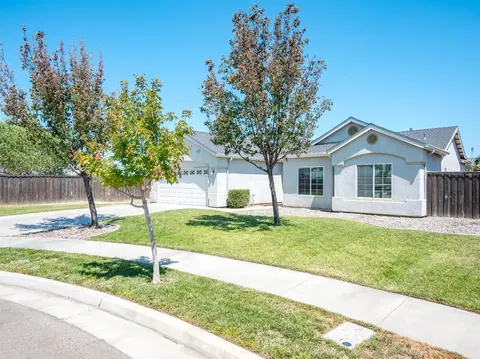 1666 Orange Cir, Lemoore, CA 93245 photo 2