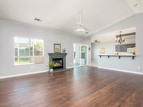1666 Orange Cir, Lemoore, CA 93245 photo 4