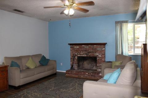 160 E Berkeley Ave, Tulare, CA 93274 photo 11