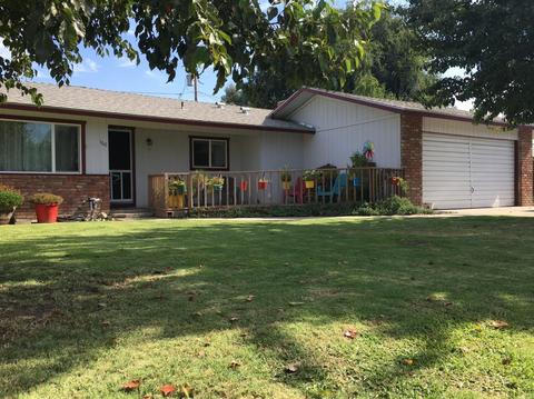 160 E Berkeley Ave, Tulare, CA 93274 photo 1