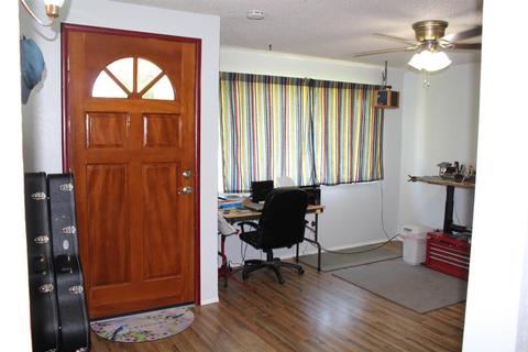 160 E Berkeley Ave, Tulare, CA 93274 photo 9
