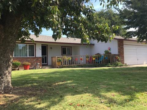160 E Berkeley Ave, Tulare, CA 93274 photo 2