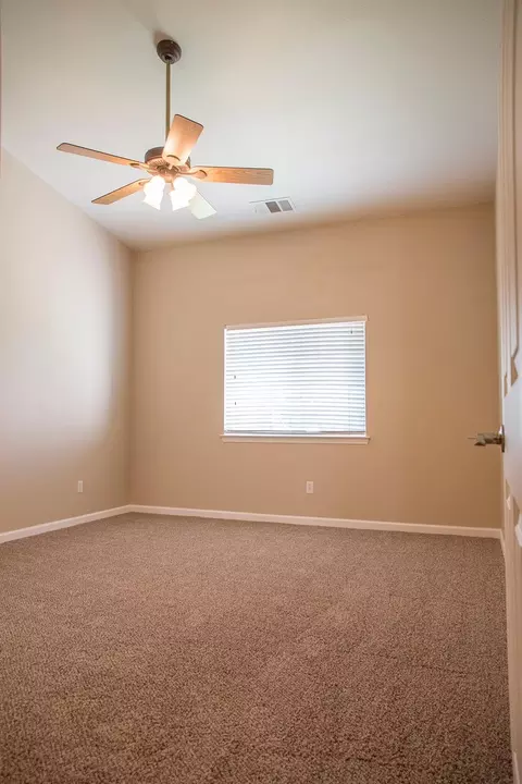 4111 E Westcott Ave, Visalia, CA 93292 photo 23