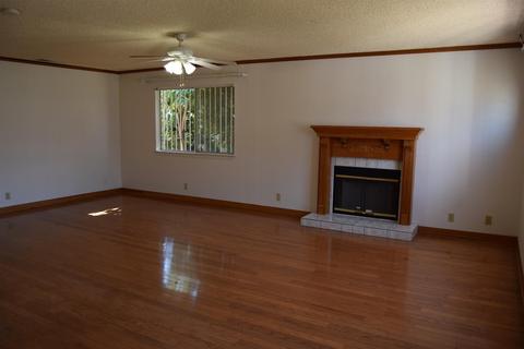 2218 5th Dr, Delano, CA 93215 photo 4