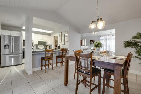 2132 E Hillcrest Ave, Visalia, CA 93292 photo 14