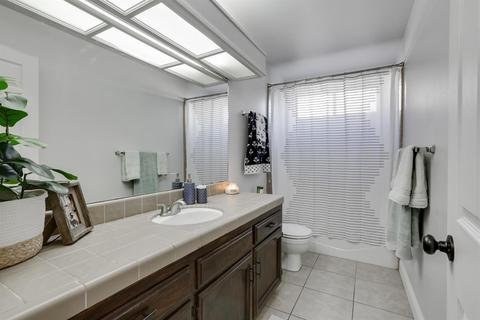2132 E Hillcrest Ave, Visalia, CA 93292 photo 24