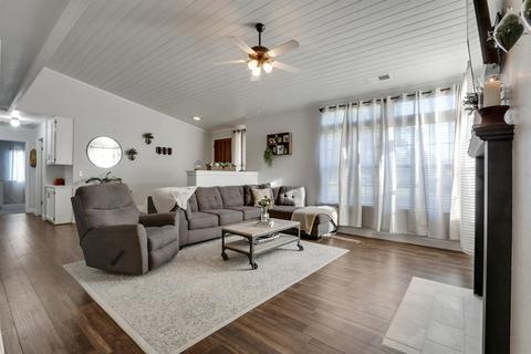 2132 E Hillcrest Ave, Visalia, CA 93292 photo 8