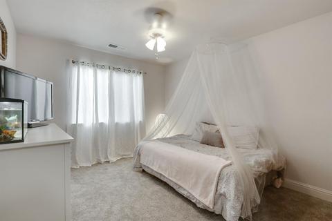 2132 E Hillcrest Ave, Visalia, CA 93292 photo 23