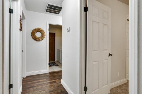 2132 E Hillcrest Ave, Visalia, CA 93292 photo 12
