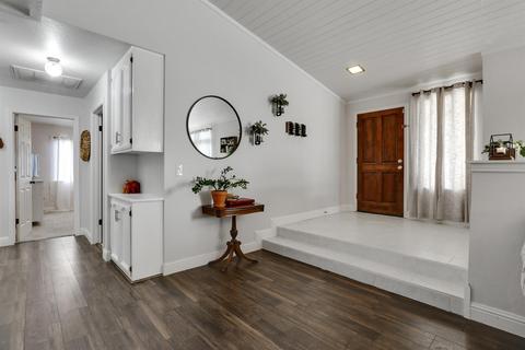 2132 E Hillcrest Ave, Visalia, CA 93292 photo 5