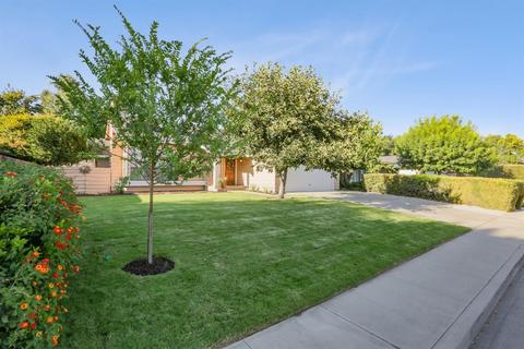 2132 E Hillcrest Ave, Visalia, CA 93292 photo 1