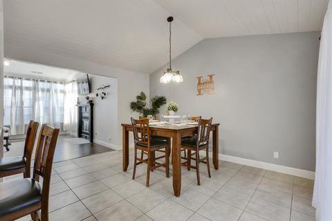 2132 E Hillcrest Ave, Visalia, CA 93292 photo 16