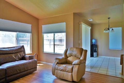 827 Monaco Dr, Lemoore, CA 93245 photo 9
