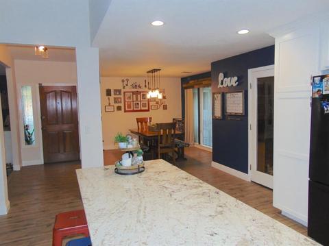2530 E Feemster, Visalia, CA 93292 photo 6