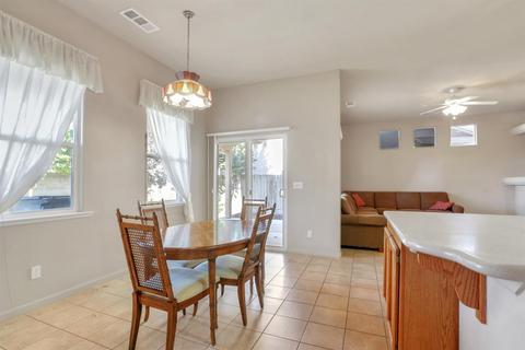 1210 E Mesa Ct, Visalia, CA 93292 photo 14