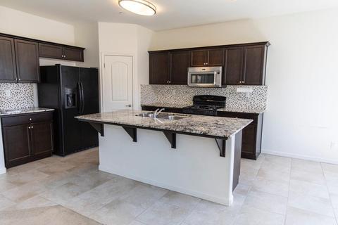 611 Visconti St, Lemoore, CA 93245 photo 6