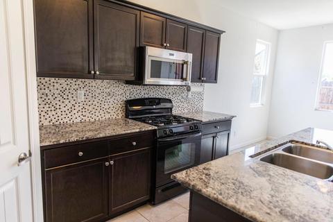 611 Visconti St, Lemoore, CA 93245 photo 7