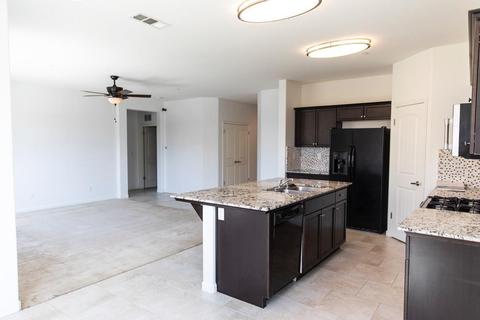 611 Visconti St, Lemoore, CA 93245 photo 5