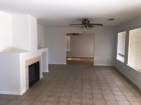 641 Contenta Ct, Lemoore, CA 93245 photo 5