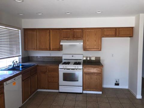 641 Contenta Ct, Lemoore, CA 93245 photo 6