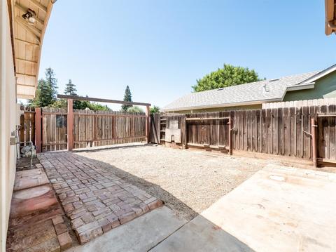 635 W Paul Ave, Clovis, CA 93612 photo 18