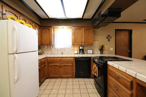 1497 E Walnut Ave, Tulare, CA 93274 photo 4