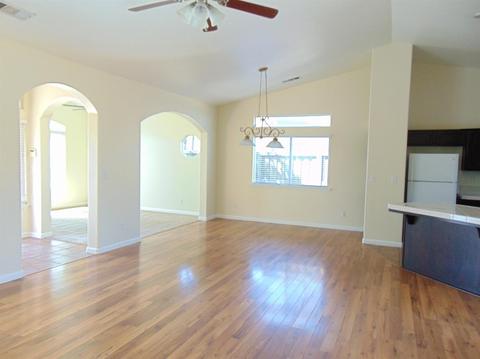 844 Driftwood Ave, Lemoore, CA 93245 photo 9