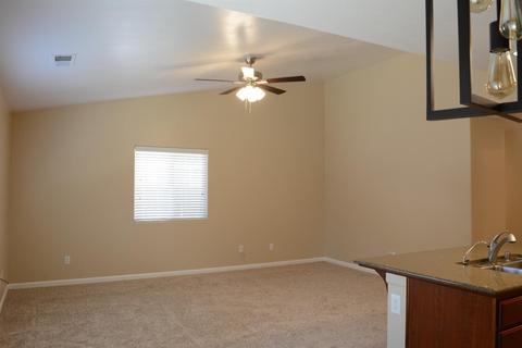 2525 E Chestnut Ave, Visalia, CA 93292 photo 4