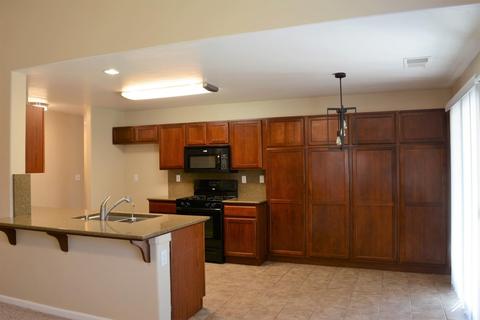 2525 E Chestnut Ave, Visalia, CA 93292 photo 3
