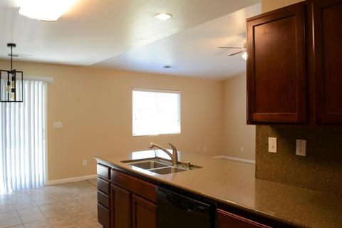 2525 E Chestnut Ave, Visalia, CA 93292 photo 6