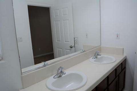 2525 E Chestnut Ave, Visalia, CA 93292 photo 20
