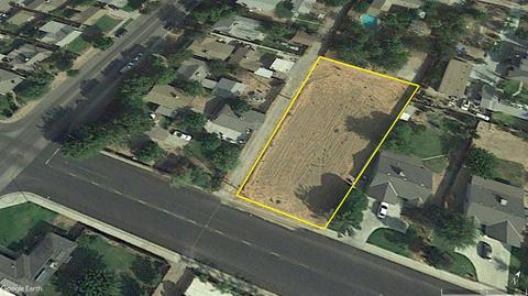 712 9th St, Sanger, CA 93657 photo 1