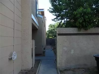 630 E Harold Ave, Visalia, CA 93292 photo 2