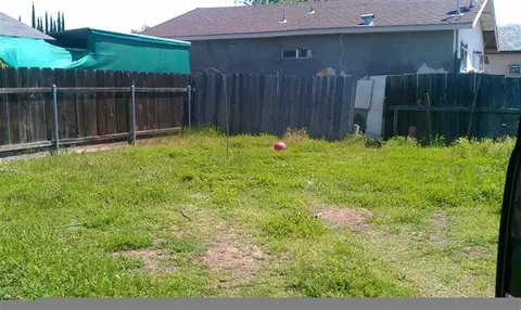 382 E Tulare Rd, Lindsay, CA 93247 photo 3