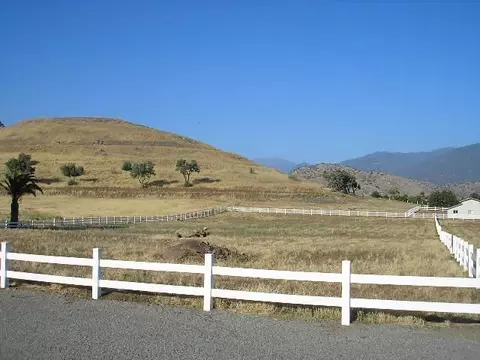 30886 Angus Loop Dr, Springville, CA 93265 photo 1