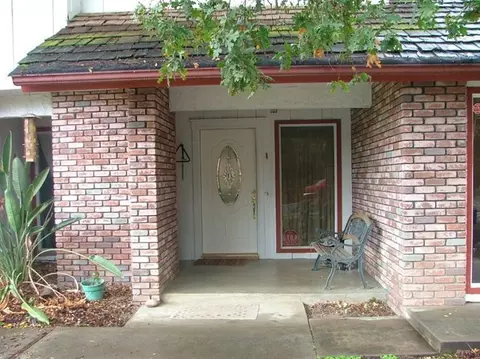 33751 Globe Dr, Springville, CA 93265 photo 2