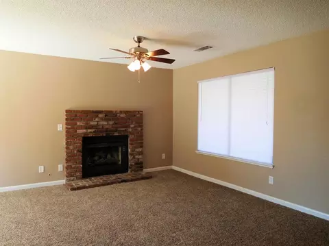 1111 N Patsy Dr, Porterville, CA 93257 photo 3