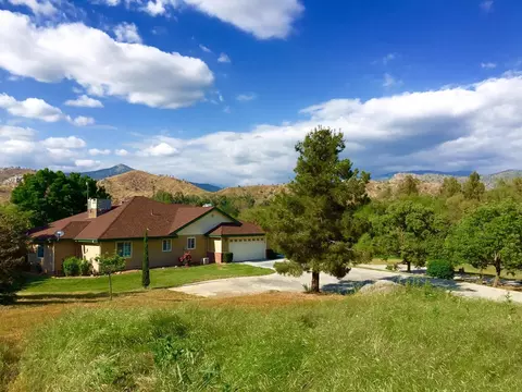 33165 Globe Dr, Springville, CA 93265 photo 2