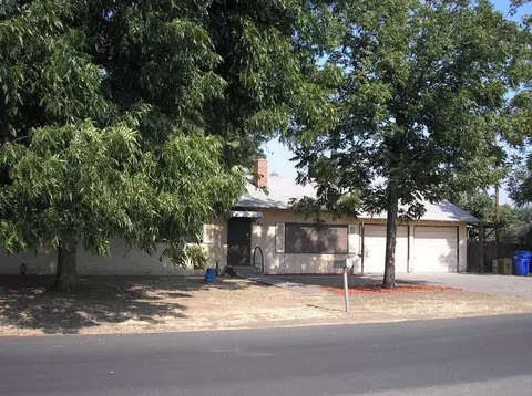 492 Patsy St, Porterville, CA 93257 photo 2