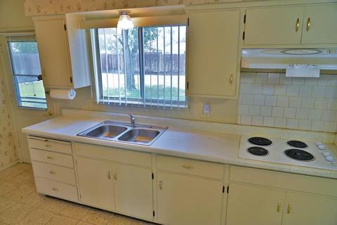 269 W Spring Ln, Lemoore, CA 93245 photo 9