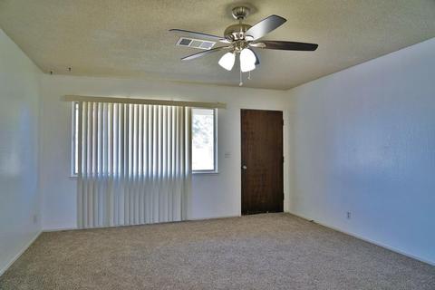 269 W Spring Ln, Lemoore, CA 93245 photo 4