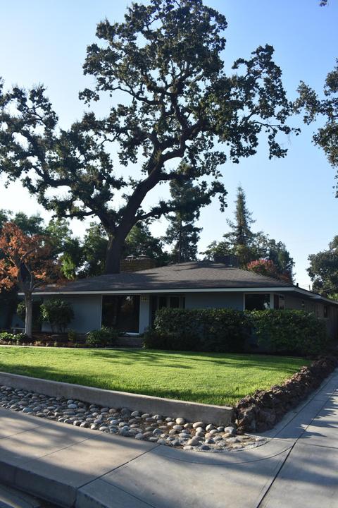 1403 W Beverly Dr, Visalia, CA 93277 photo 3